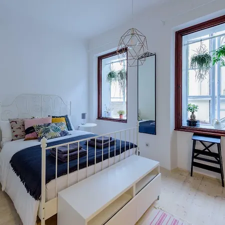 Central Garden Studio Apartment *